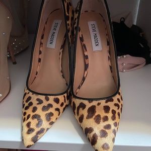 SOLD Steven Madden Daisie lepord Pump,size  6.5